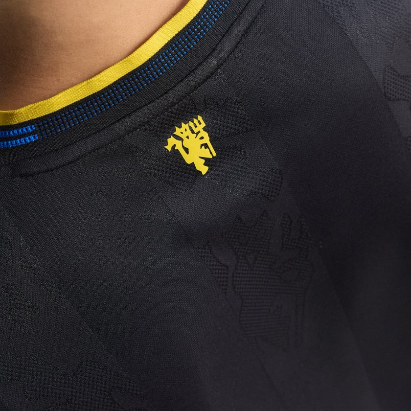 adidas Casemiro Men's Manchester United Authentic Third Jersey 25/26 w/ NRFR + EPL Patches (Black)